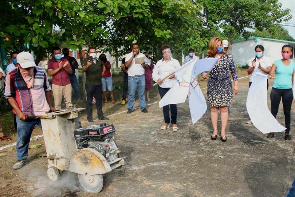 Inicia Construccion Del Techado De Imparticion De Educacion Fisica Acaldesa Florisel Rios Delfin Nnveracruz