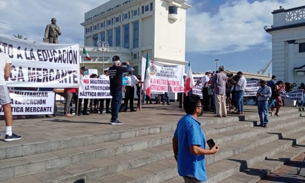 PROTESTA PACÍFICA DE MARINOS MERCANTES POR MILITARIZACIÓN DE LOS PUERTOS (FOTOS)