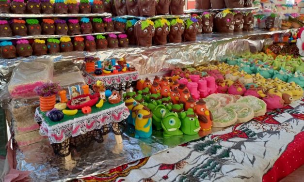 Calaveras de jamoncillo y chocolate, tradición que se resiste a morir