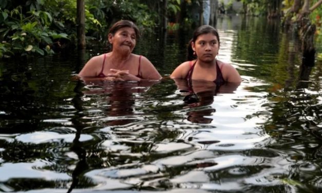 “Nos refundieron en el agua por Villahermosa”: afectados por inundaciones