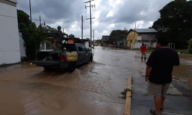 Fuerzas federales y estatales continuarán atendiendo las afectaciones causadas por el temporal que afecta al sur de la entidad.