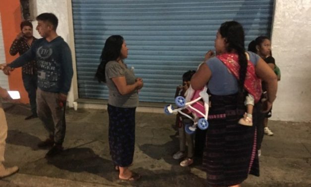 Las personas que viven en la habitación que se incendió la noche del miércoles en Esteban Morales, esquina con Madero, en el centro de Veracruz, perdieron todas sus pertenencias.