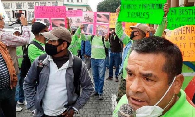 Trabajadores de Limpia Pública de Xalapa denuncian que les siguen llegando descuentos ilegales a su salario por parte de Recursos Humanos