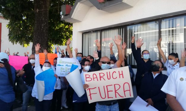 Trabajadores de la Jurisdicción Sanitaria número 7 en Orizaba se manifestaron de nueva cuenta