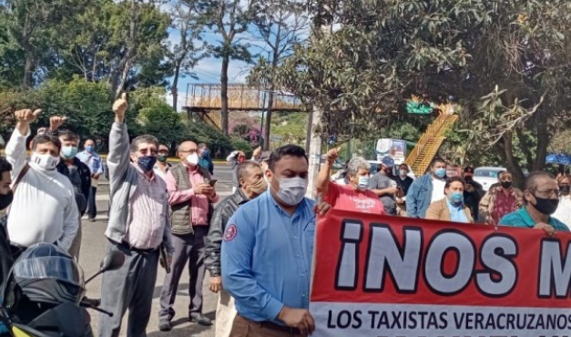 Protestan taxistas; exigen a Manuel Huerta los créditos ofrecidos