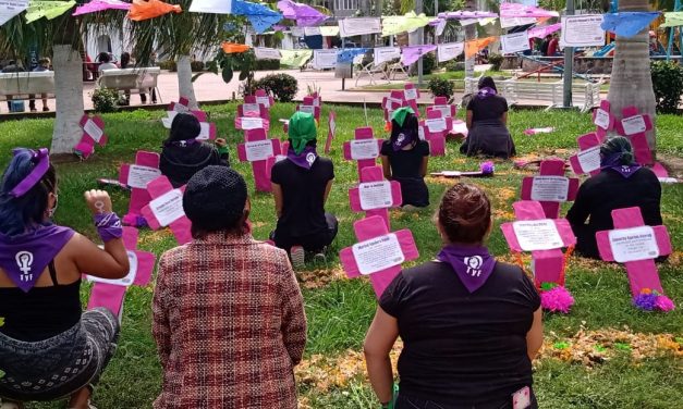 Con ofrenda, feministas recuerdan a las que fueron arrebatadas violentamente