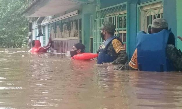 Hay más de mil 200 afectados por el desborde del ríos en el sur de Veracruz