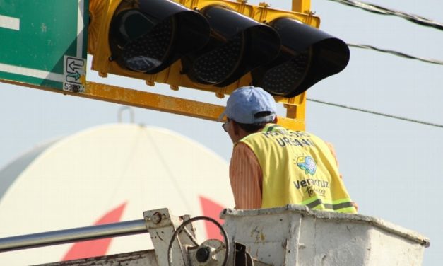 SEMAFOROS AVERIADOS EN VERACRUZ POR FUERTES RACHAS HURACANADAS