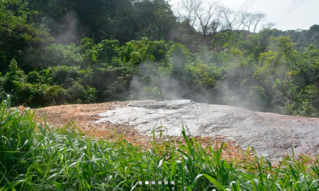 ATEMORIZA A POBLADO NACIMIENTO DE CRÁTERES CON AGUA HIRVIENDO