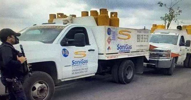 TRABAJADORES DE SONI-GAS RELLANABAN TANQUES DE GAS, FUERON DETENIDOS