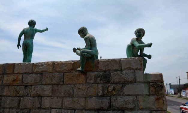 ROBAN ESTATUA DE LA FUENTE DE LOS NIÑOS MIONES