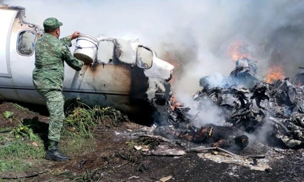 SOLDADOS Y MÉDICOS LAS VPICTIMAS DEL AVIONAZO EN XALAPA