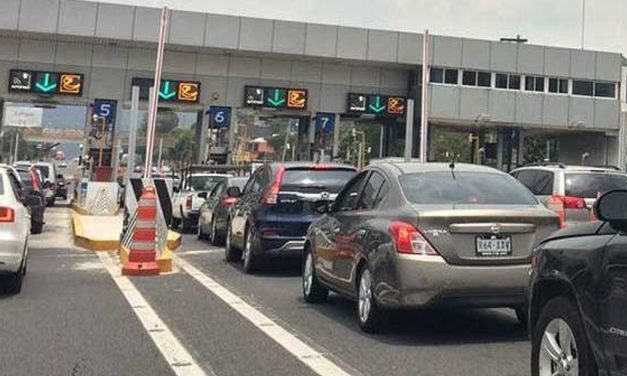 TRANSPORTISTAS SE MANIFIESTAN Y ABREN CASETAS PARA LIBRE TRANSITO EN VERACRUZ