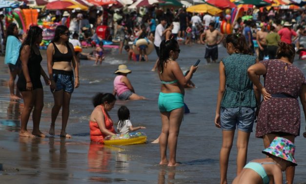 ABARROTADAS LAS PLAYAS EN VERACRUZ