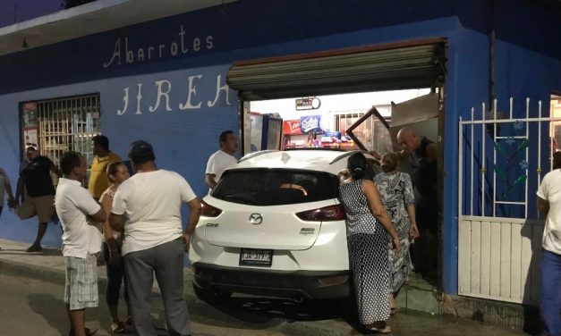 SE METIO A LA TIENDA CON TODO Y CAMIONETA