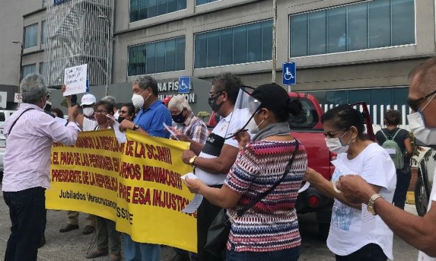 PROTESTA DE PENSIONADOS Y JUBILADOS DEL ISSSTE (VIDEO)