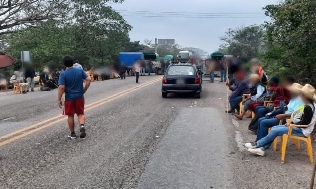 REPORTA GUARDIA NACIONAL BLOQUEO EN CARRETERA COATZACOALCO-SALINA CRUZ