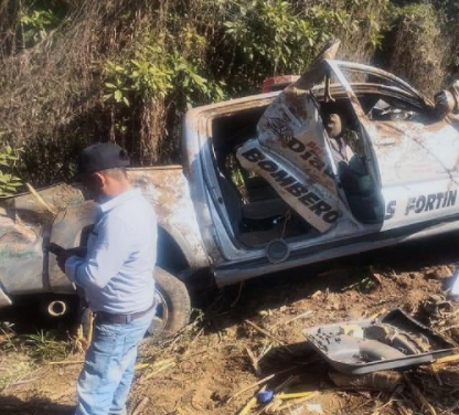 CAEN A BARRANCO ELEMENTOS DE BOMBEROS DE FORTÍN; HAY UN MUERTO