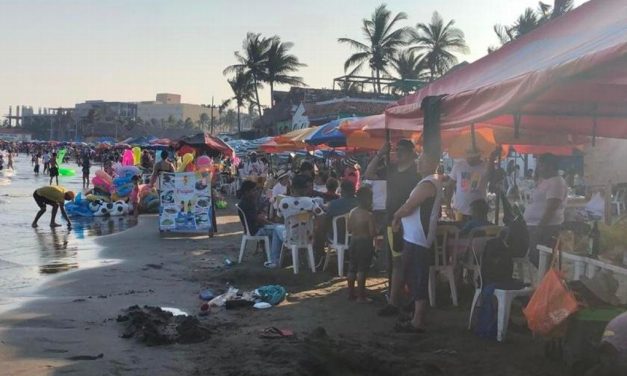 SECTOR SALUD SANCIONA POR AGLOMERACIÓN EN PLAYAS