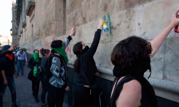 PROTESTA FEMINISTAS EN PALACIO NACIONAL EN CONTRA CANDIDATURA DE FÉLIX SALGADO MACEDONIO