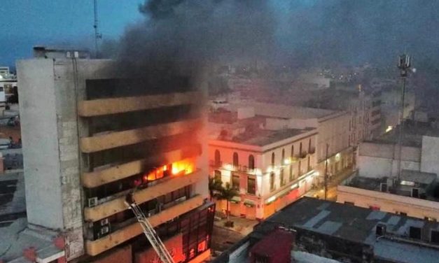 INVESTIGAN CAUSAS DEL INCENDIO EN EL EDIFICIO INTRA