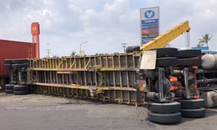 VUELCA TRAILER AUTOPISTA VERACRUZ-CARDEL