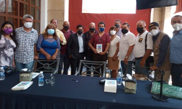 El periodista deportivo Diego Hernández Tejeda realizó la presentación de su libro “Golpes y patadas del COVID-19 al deporte