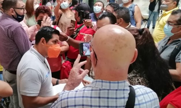 MANIFESTACIÓN EN OFICINAS DEL INFONAVIT EN BOCA DEL RIO