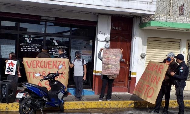 Activistas protestó afuera de las oficinas del Instituto Nacional de Migración por situación de haitianos