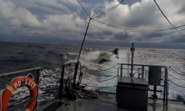 Rescatan a tres pescadores extraviados en Cazones