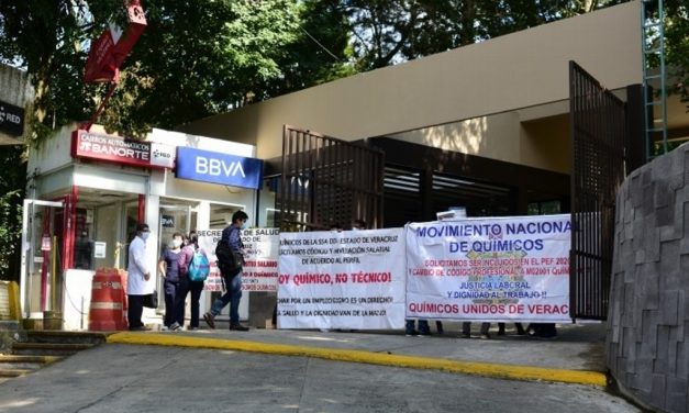 Trabajadores de Sesver exigen reconocimiento laboral como químicos fármaco biólogos