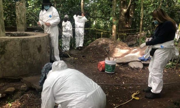 Los restos de al menos 20 personas, fueron encontrados al fondo de un pozo artesiano en la localidad de San Pablo Ojo de Agua