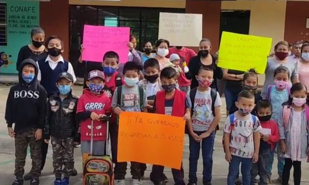 Padres de familia, exigen maestro para primaria en Zongolica