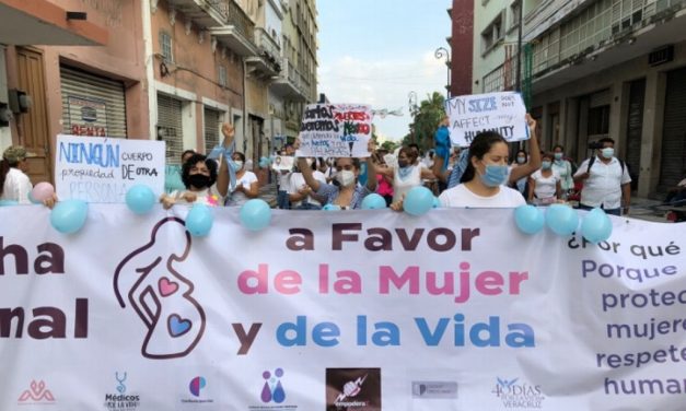 MARCHA EN FAVOR DE LA MUJER