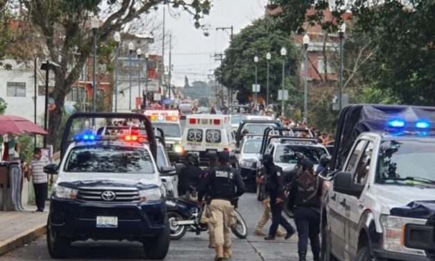 Balean y muere hijo de exlíder de comerciantes cerca del mercado en Xalapa