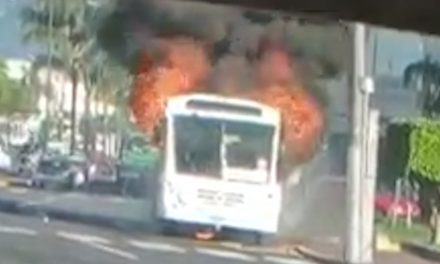 SE INCENDIA AUTOBUS EN ORIZABA