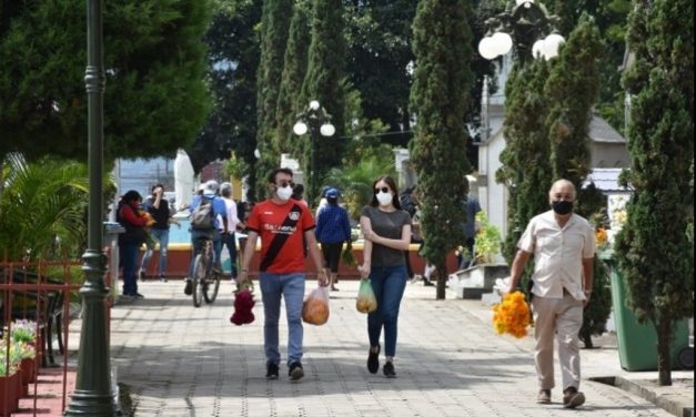 ESPERAN 20 MIL PERSONAS EN EL CEMENTERIO DE ORIZABA