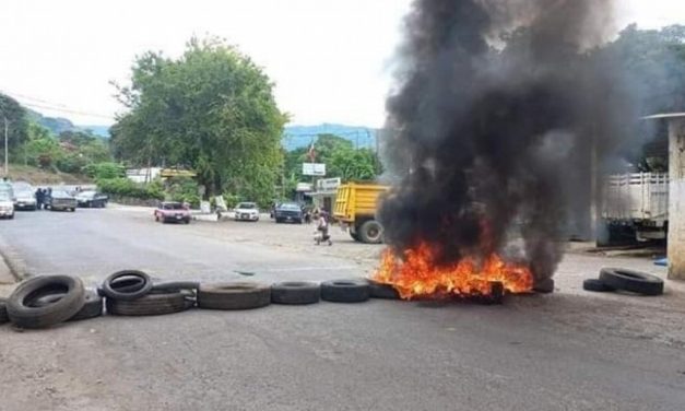 BLOQUEOS EN TEZONAPA