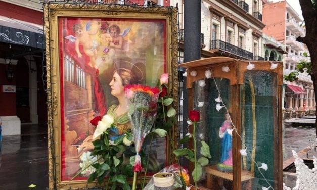 Músicos ponen ofrenda a Santa Cecilia en Veracruz