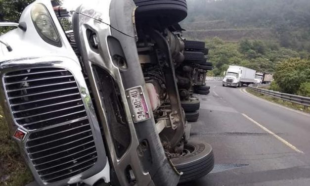 VOLCADURA AUTOPISTA CORDOBA-PUEBLA