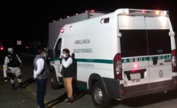 VEHICULO DE IMSS SUPUESTAMENTE TRANSPORTABA MIGRANTES