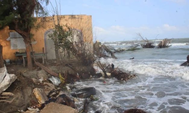 EL MAR CAUSA AFECTACIONES A COMUNIDAD EN CENTLA