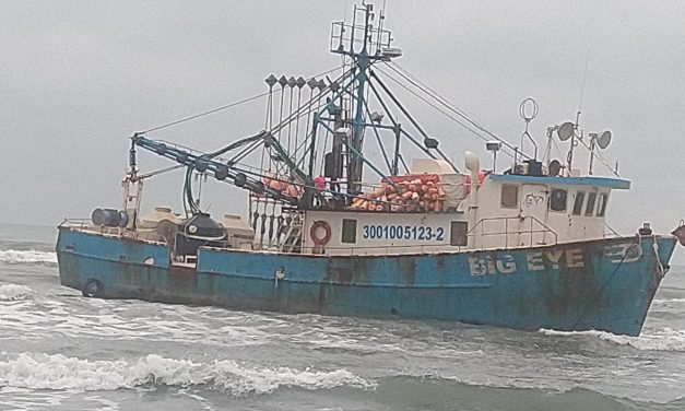 ENCALLA BARCO ATUNERO EN TECOLUTLA