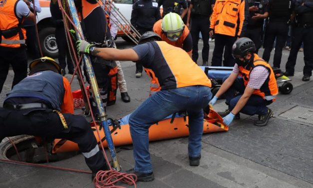 Exitoso rescate de mujer quien cayó en registro