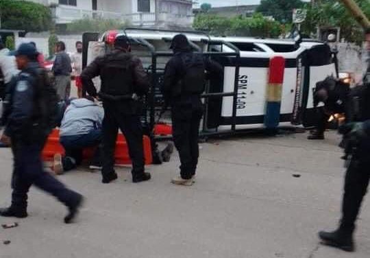 PATRULLA DE LA POLICA MUNICIPAL CHOCA CONTRA TAXISTA.