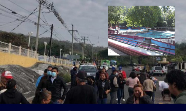 POBLADORES DE LA COMUNIDAD DE PLAN DEL RIO BLOQUEAN LA CARRETERA XALAPA-VERACRUZ