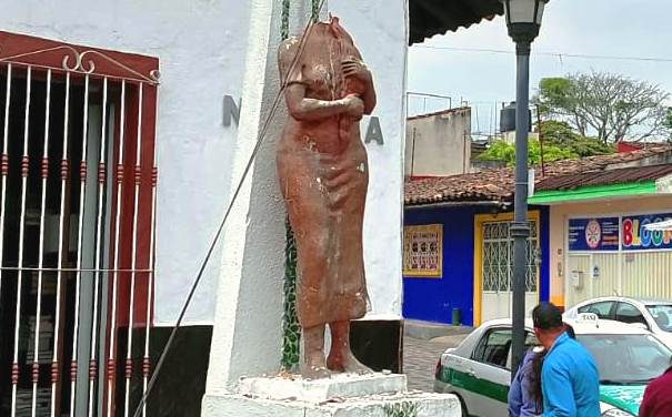 VANDALIZAN MONUMENTO A LA MUJER