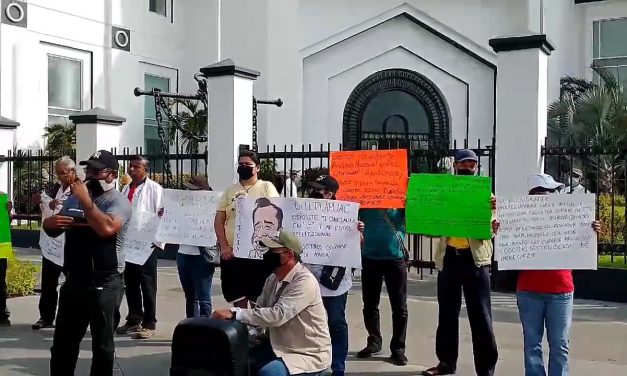 Pescadores denuncian ecocidio en ampliación portuaria