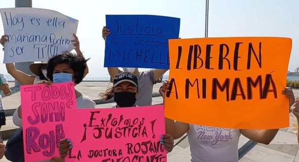 Con marcha familiares y amigos exigen liberación de la doctora Michel Rojano Arcos