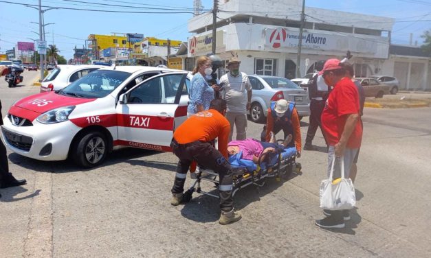 CAMIONETA SE IMPACTA CONTRA TAXI, UN LESIONADO